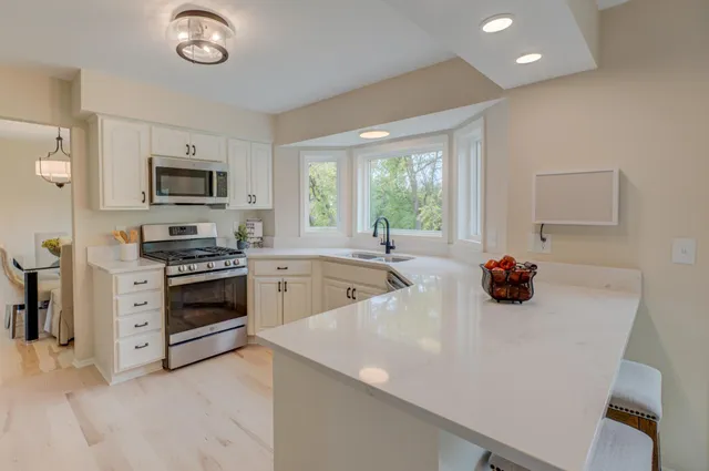 $895,000 | 679 Marie Avenue West, Mendota Heights, MN 55118