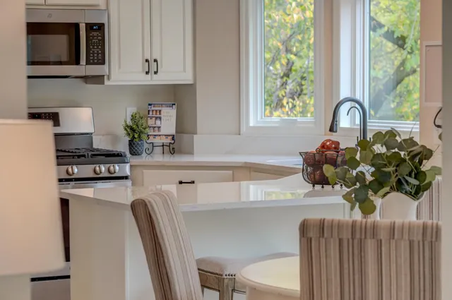 $995,000 | 679 Marie Avenue West, Mendota Heights, MN 55118