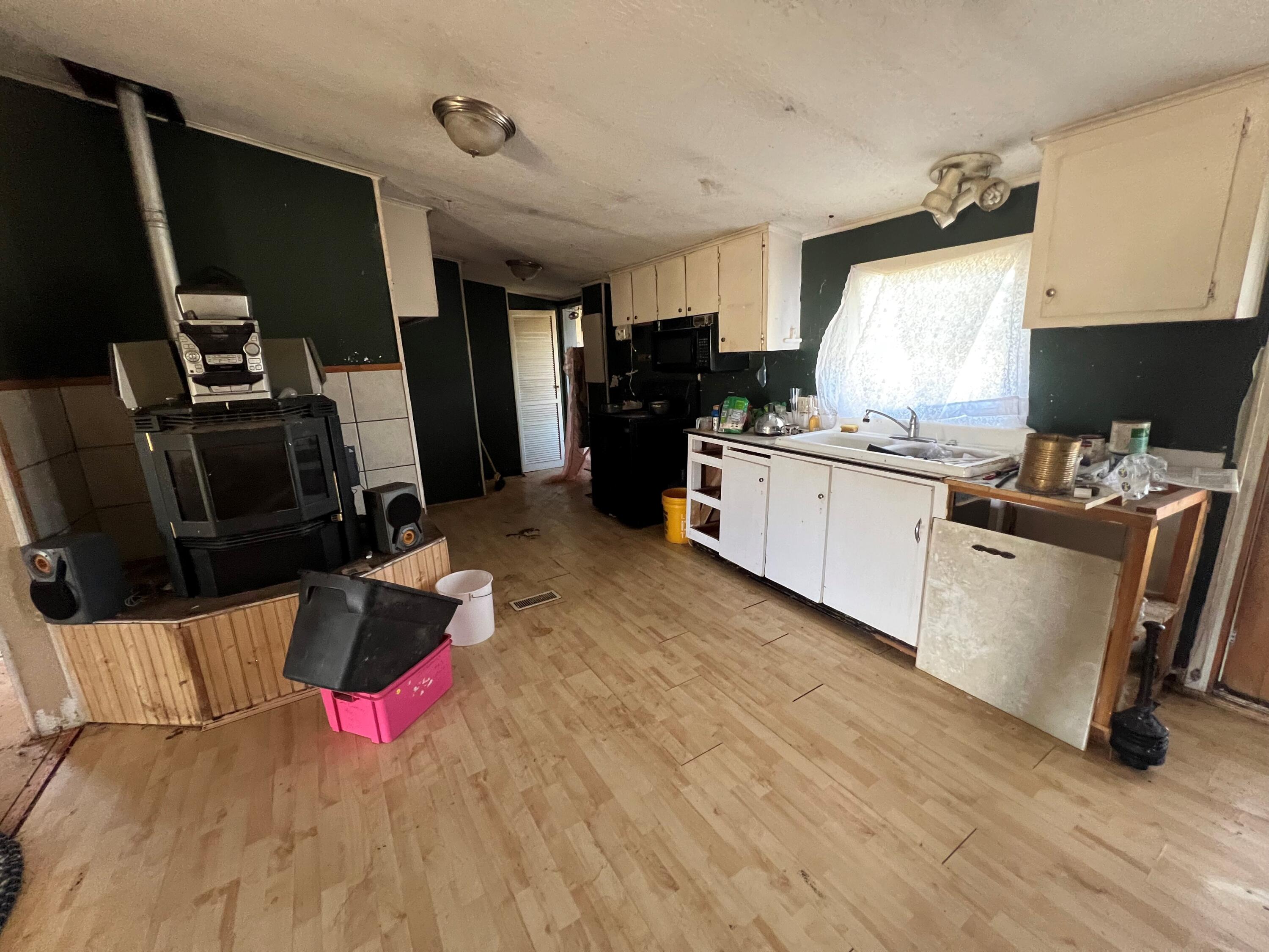 8150 Bunn Road Bonanza, OR 97623 - Photo 9 of 25 Kitchen