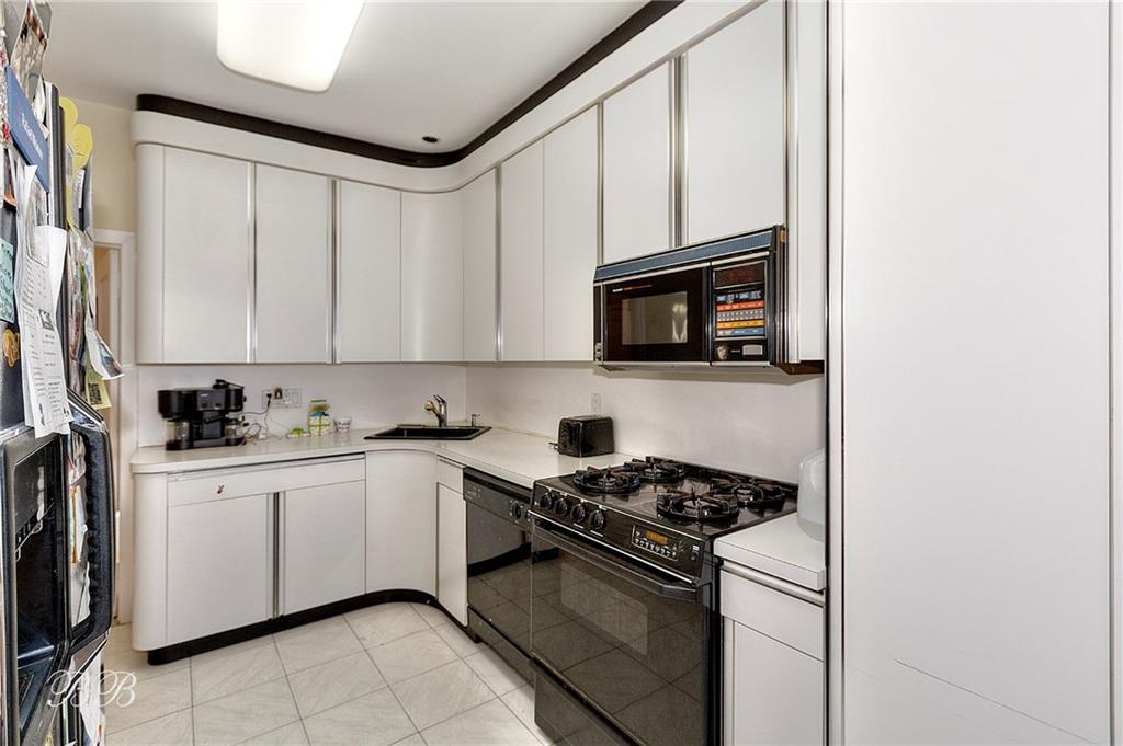 89 Corbin Place Brooklyn, NY 11235 - Photo 5 of 15