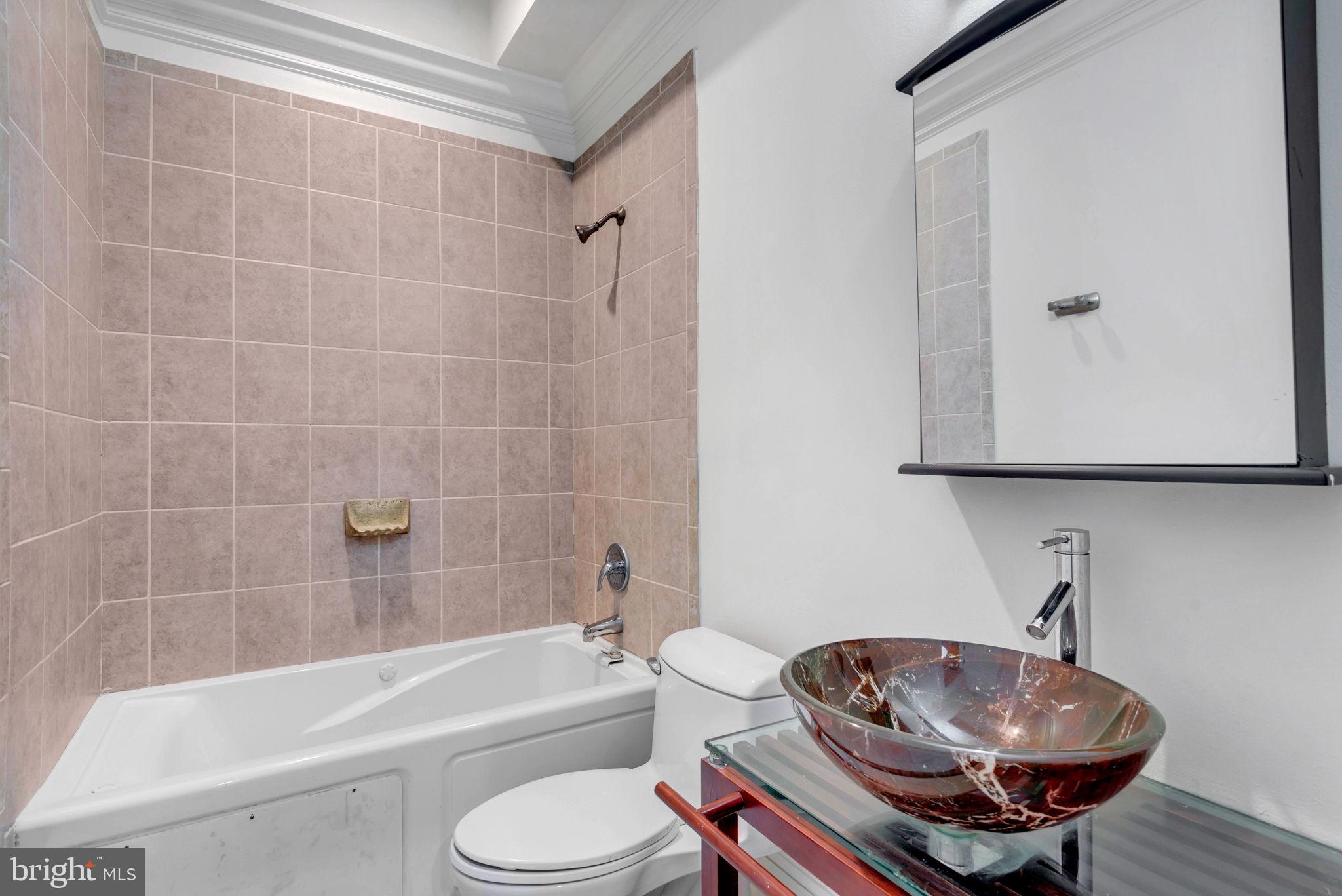 936 Madison Street Northwest, Unit 201 Washington, DC 20011 - Photo 10 of 13