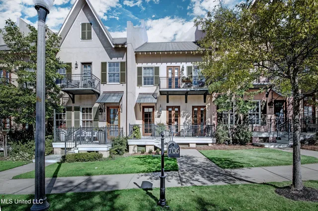 $475,000 | 706 Northlake Avenue, Ridgeland, MS 39157