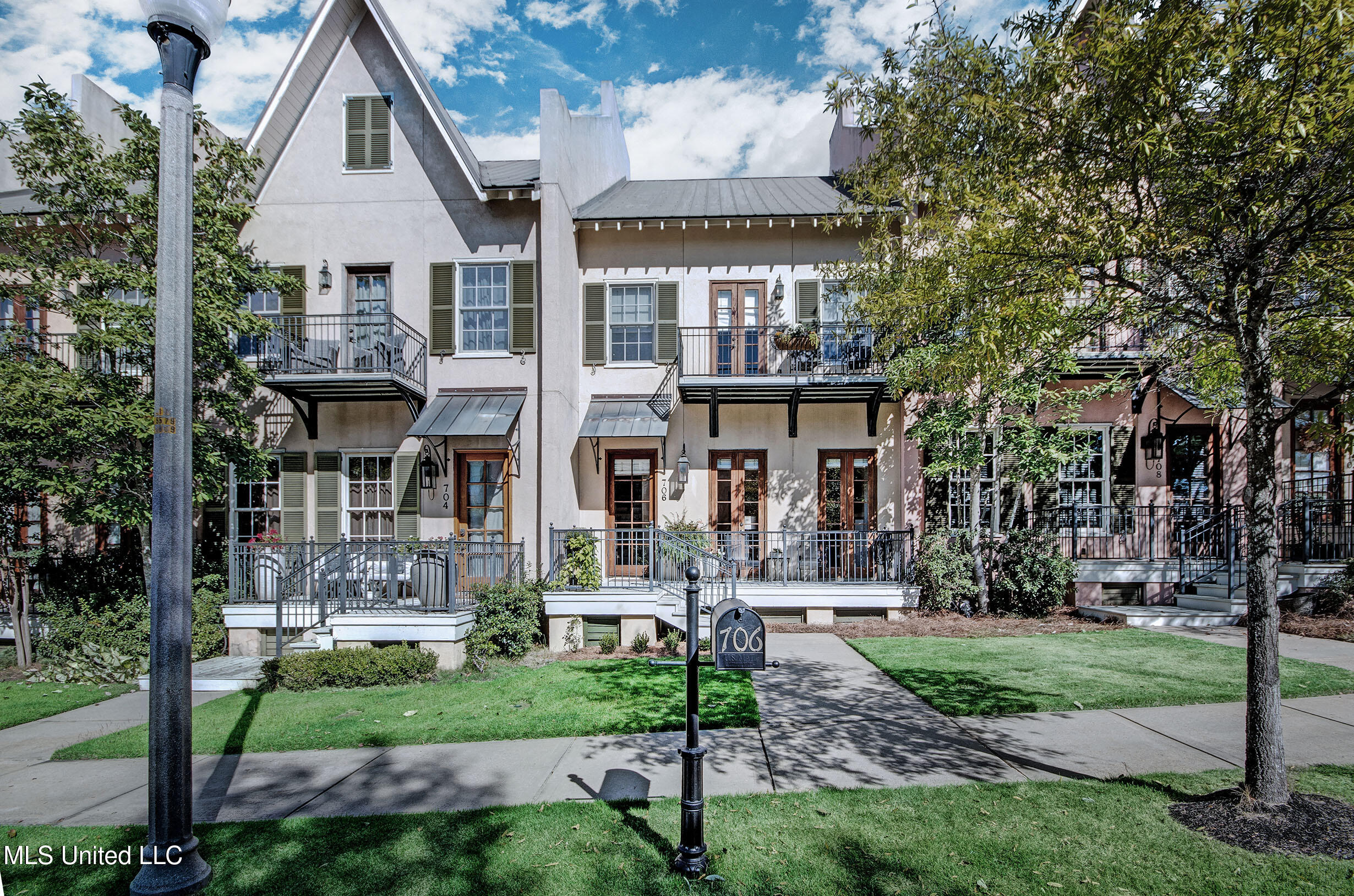 706 Northlake Avenue Ridgeland, MS 39157 - Photo 1 of 36 Front of the townhouse.