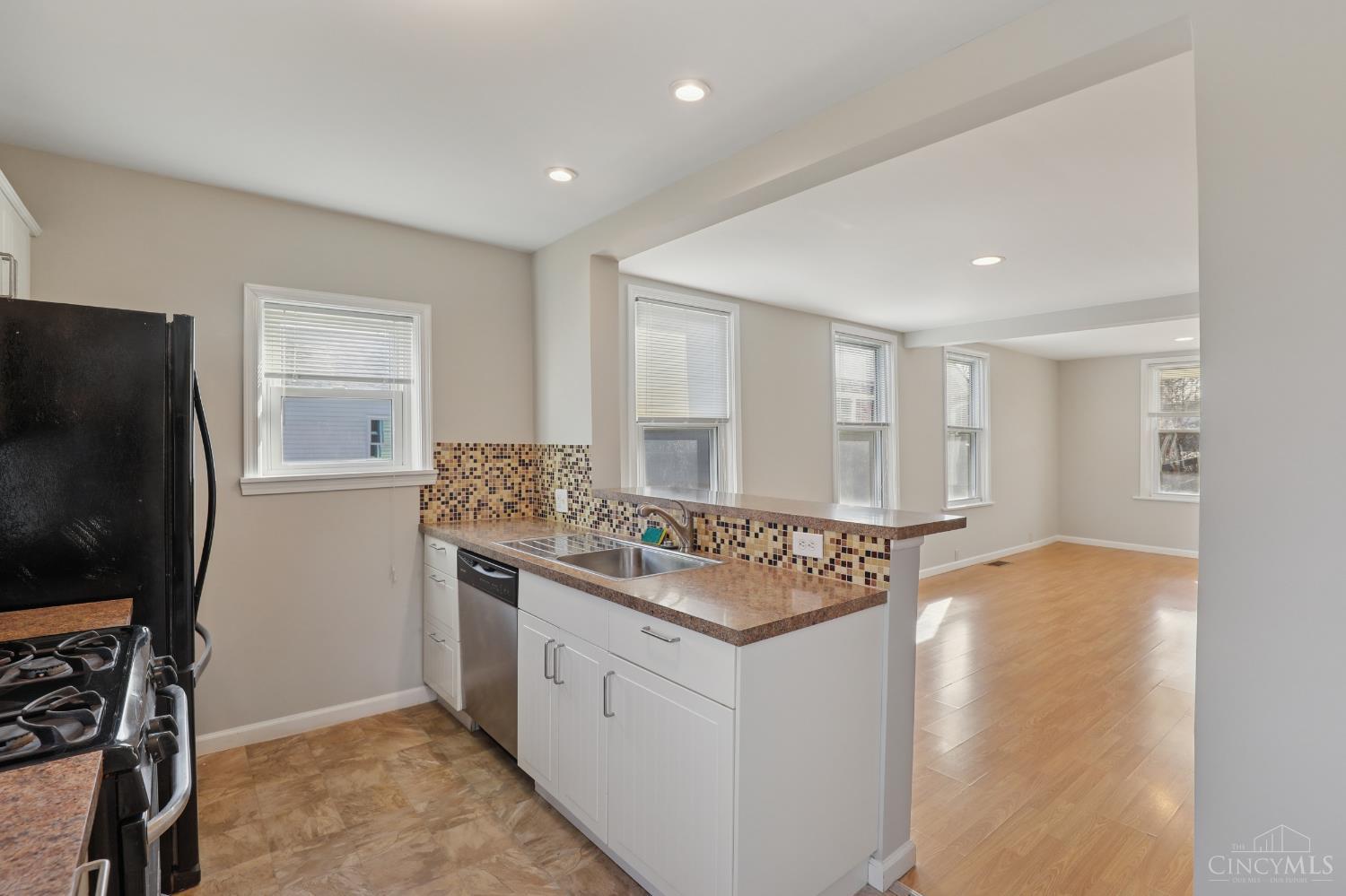 4046 Boomer Road Cincinnati, OH 45247 - Photo 14 of 36 Gallery Image 14