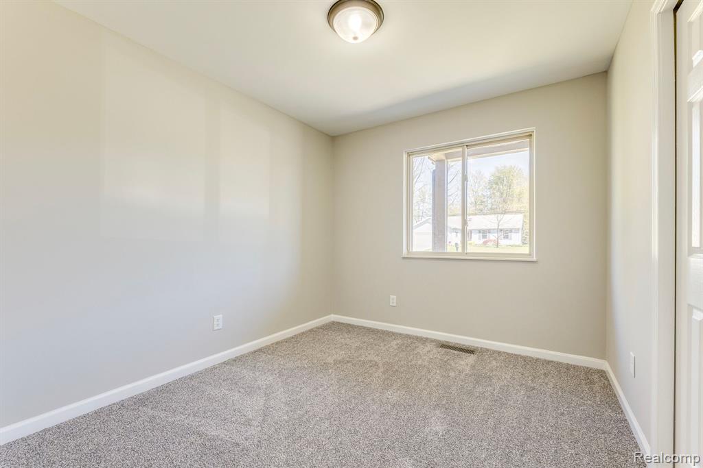 3079 Beach Road Port Huron, MI 48060 - Photo 5 of 12