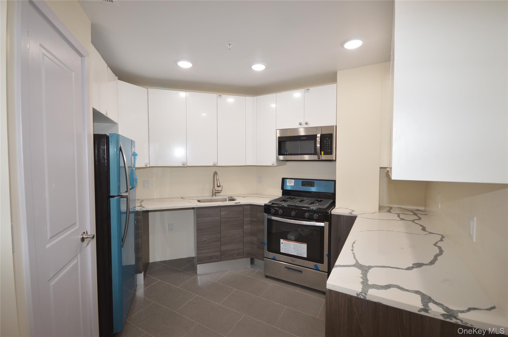 55 South Middle Neck Road, Unit 4C Great Neck, NY 11021 - Photo 3 of 11