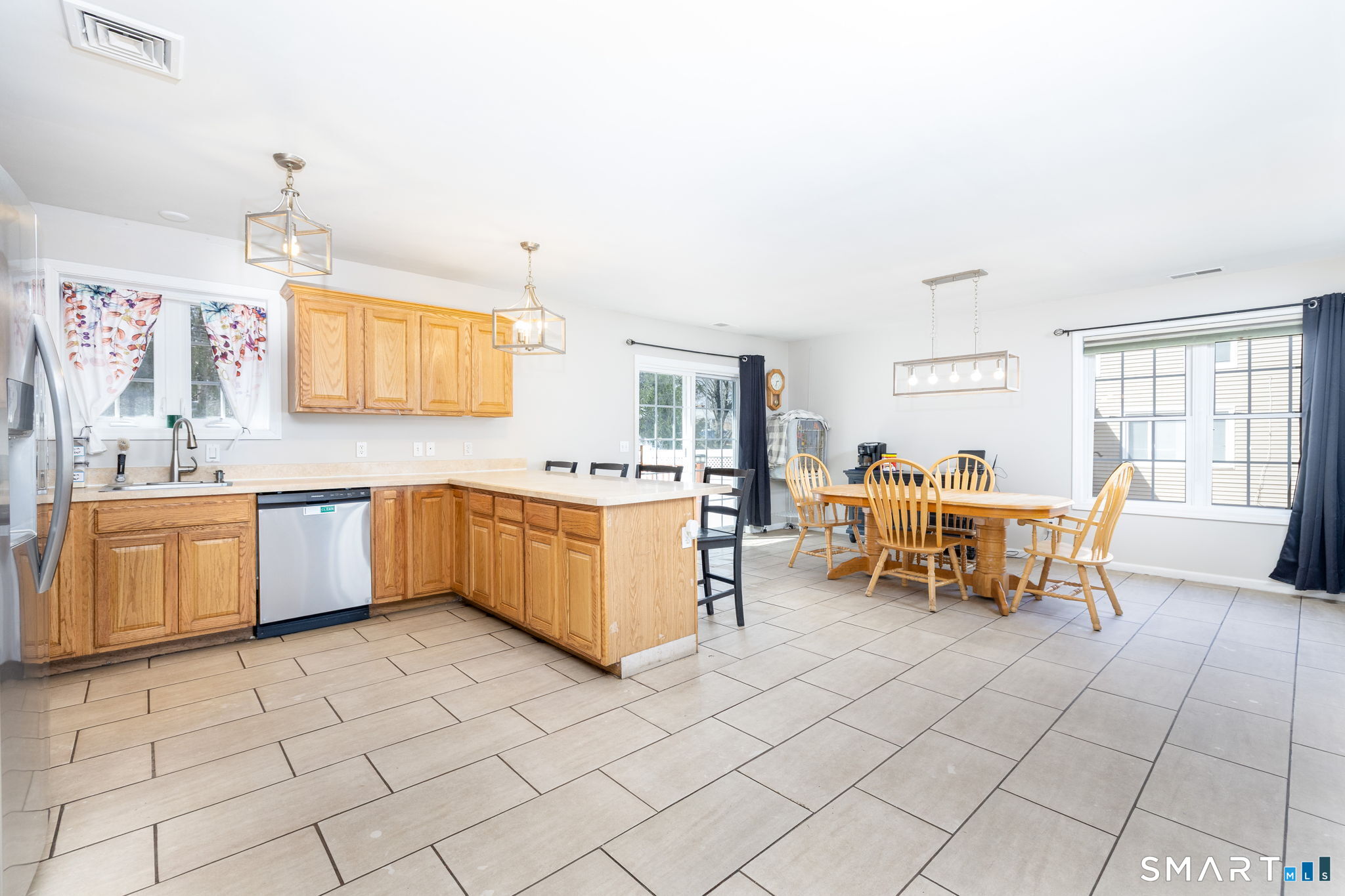 147 Eastern Avenue Waterbury, CT 06708 - Photo 6 of 40