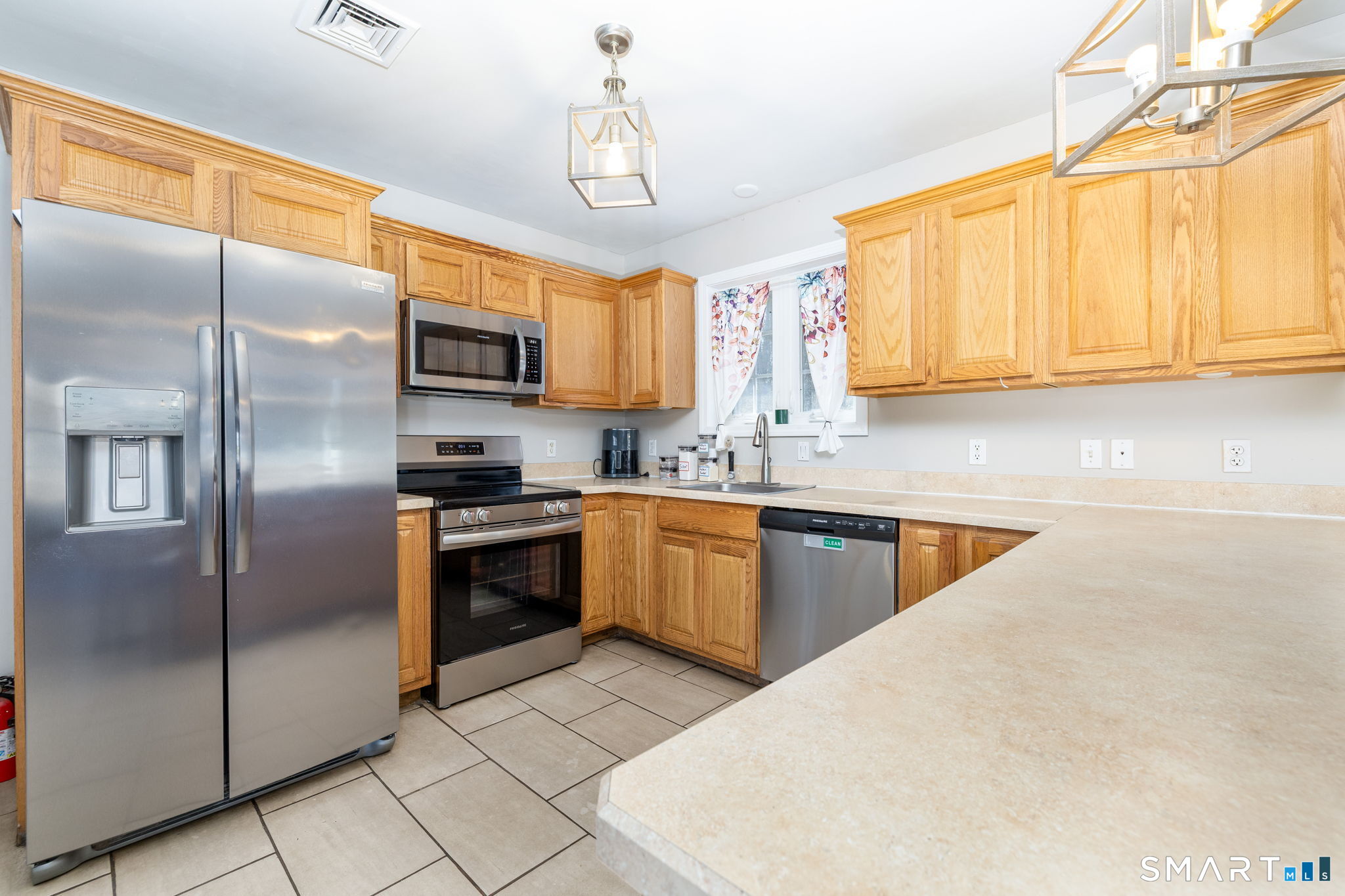 147 Eastern Avenue Waterbury, CT 06708 - Photo 7 of 40