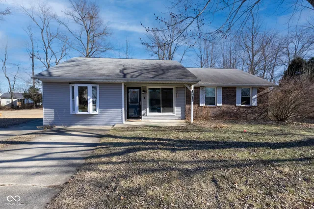 $169,000 | 1413 Brookside Drive, Columbus, IN 47201