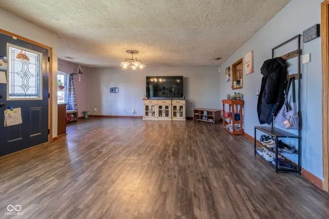 $169,000 | 1413 Brookside Drive, Columbus, IN 47201