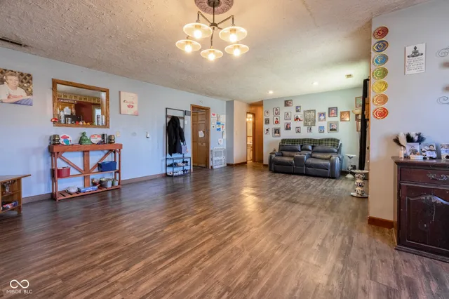 $169,000 | 1413 Brookside Drive, Columbus, IN 47201