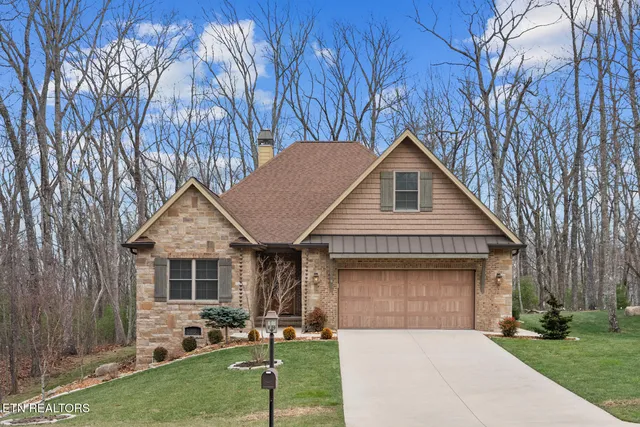 $645,500 | 51 Oak Leaf Circle, Fairfield Glade, TN 38558
