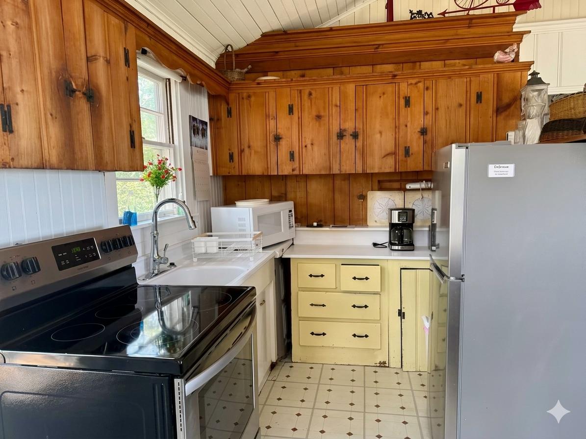 11 Beach Road Oak Bluffs, MA 02557 - Photo 4 of 14