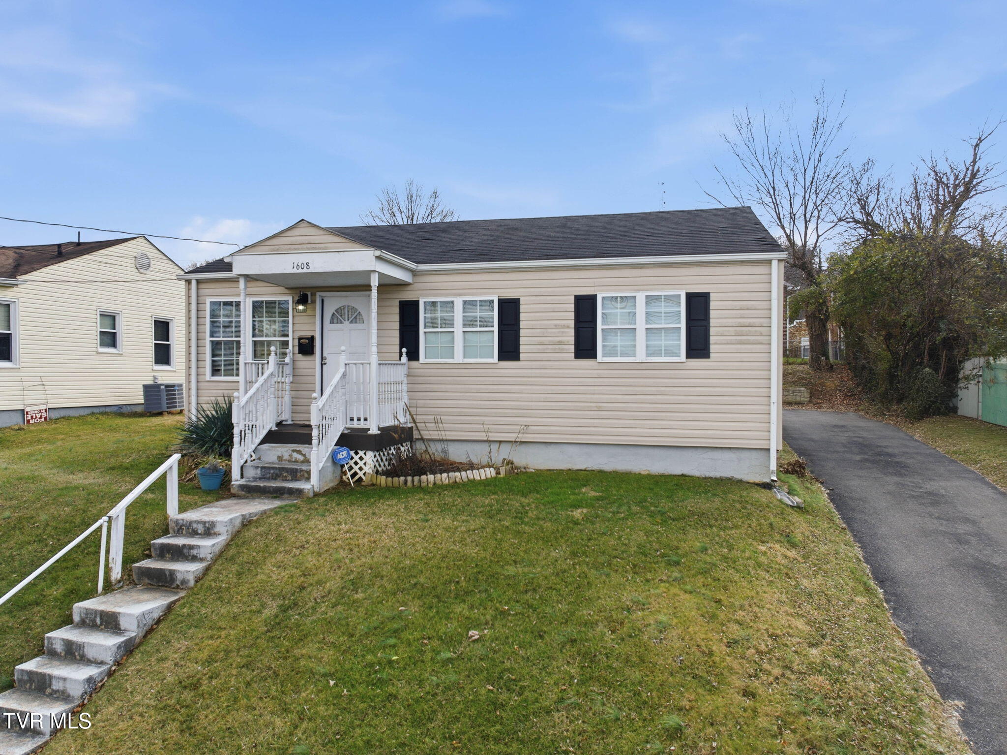 3-web-or-mls-1608 Broad St-3