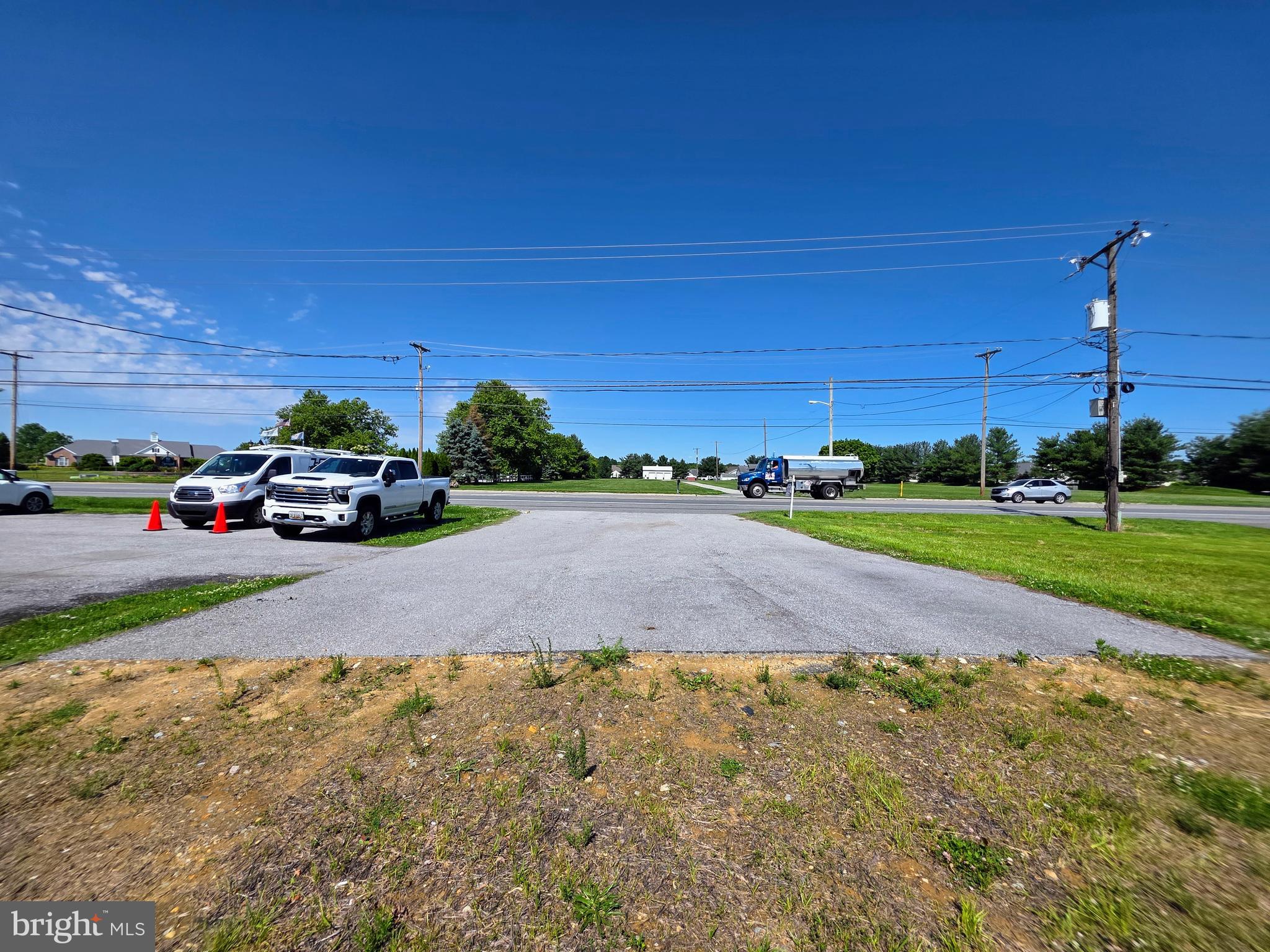 5165 Summit Bridge Road Middletown, DE 19709 - Photo 3 of 10 Entrance & Parking Area