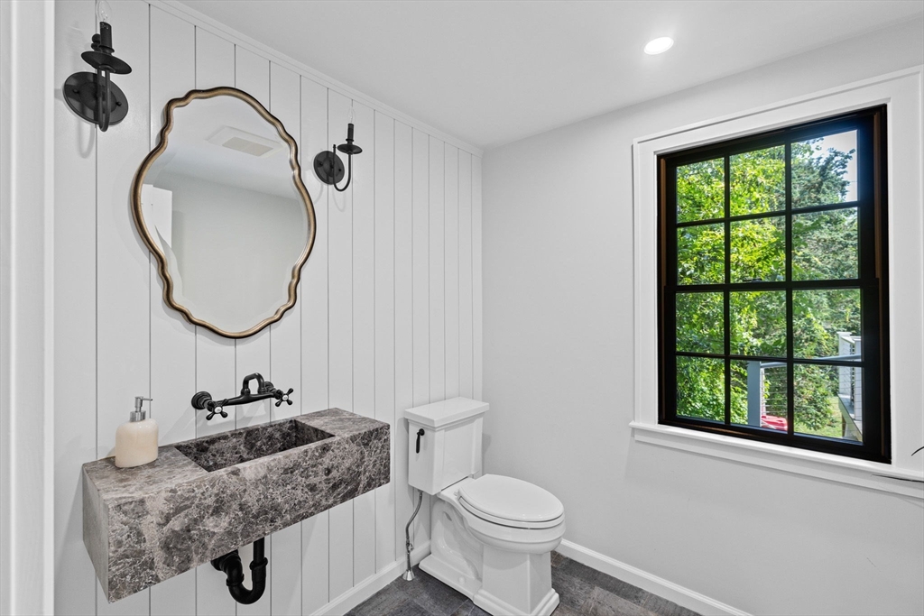392 South Main Street Cohasset, MA 02025 - Photo 19 of 38