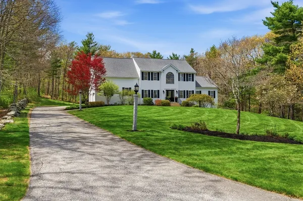 $1,050,000 | 10 Briarwood Circle, Douglas, MA 01516
