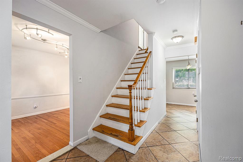 20740 Marter Road Grosse Pointe Woods, MI 48236 - Photo 13 of 37