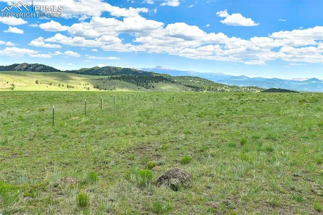 a view of an mountain and an mountain view