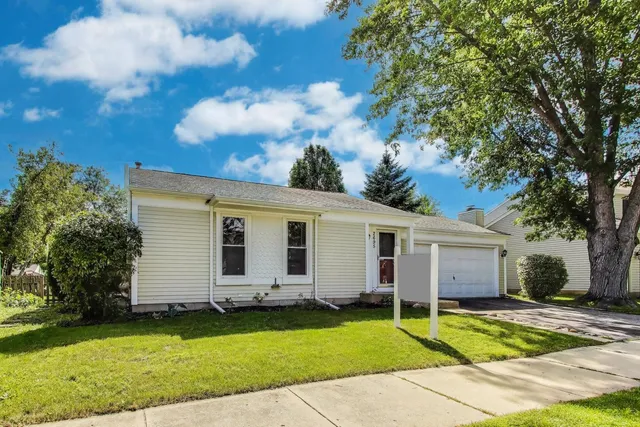 $293,000 | 2695 Stoneybrook Lane, Aurora, IL 60502