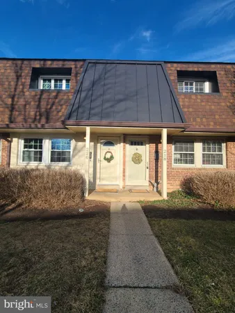 $2,801 | 220 South Virginia Avenue, Unit 82, Falls Church, VA 22046