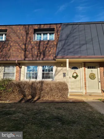 $2,801 | 220 South Virginia Avenue, Unit 82, Falls Church, VA 22046