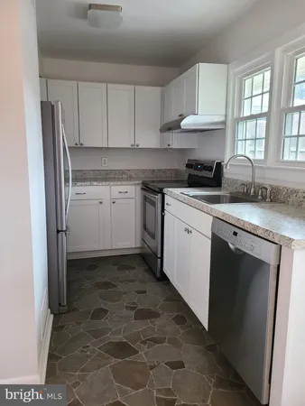 $2,801 | 220 South Virginia Avenue, Unit 82, Falls Church, VA 22046
