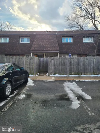 $2,801 | 220 South Virginia Avenue, Unit 82, Falls Church, VA 22046