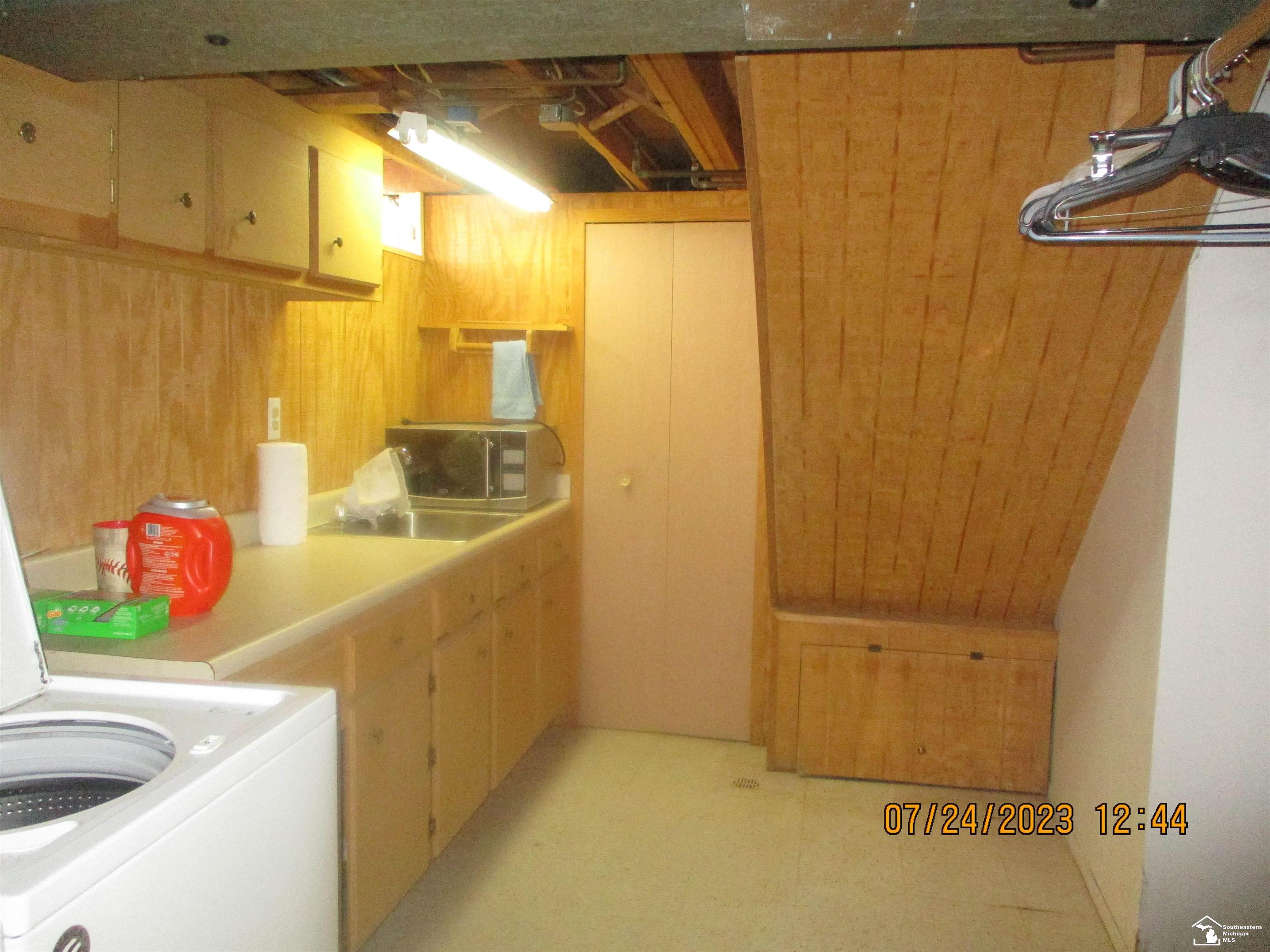 12703 Ronda Southgate, MI 48195 - Photo 24 of 34 50116429-23.JPG