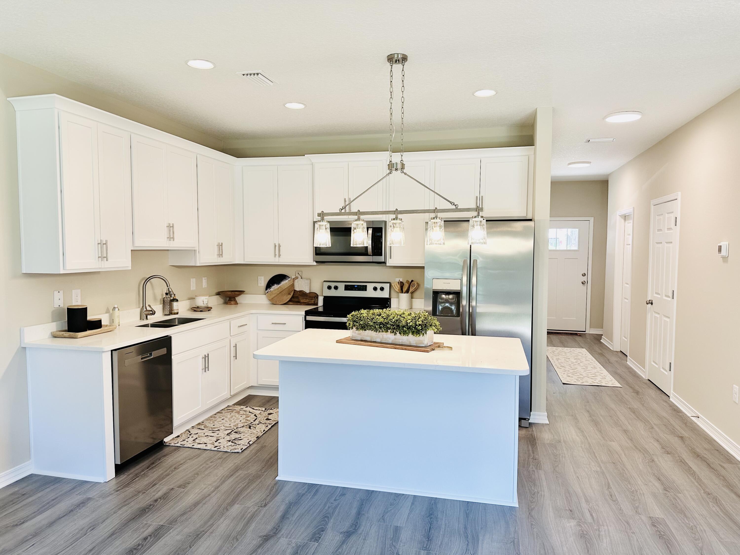 812 Carlton Street Crestview, FL 32539 - Photo 5 of 13 IMG_2101