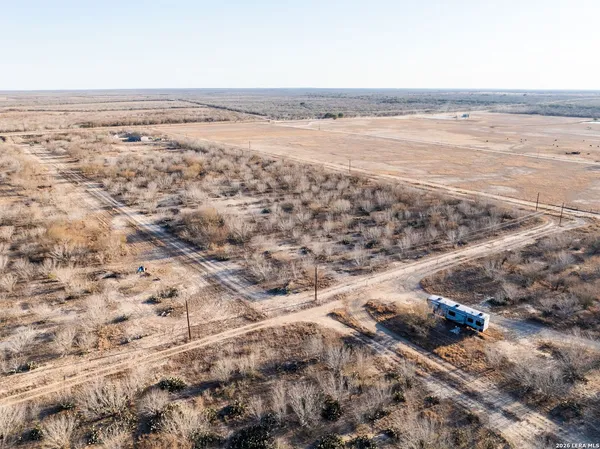 $420,000 | 2217 Cr 414, Falls City, TX 78113