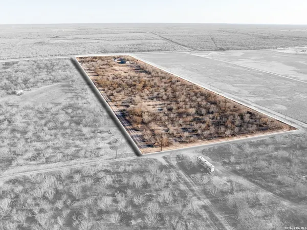 $420,000 | 2217 Cr 414, Falls City, TX 78113