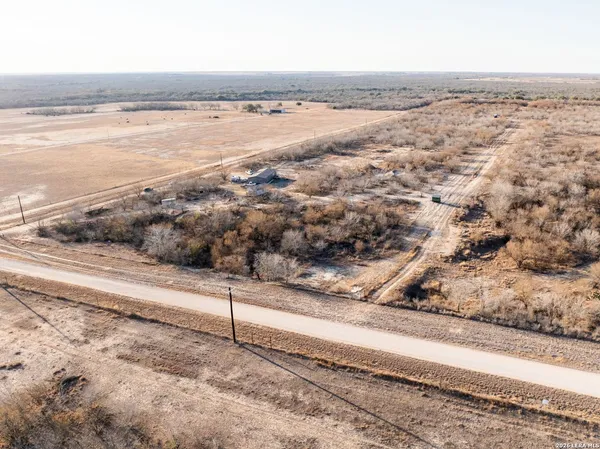 $420,000 | 2217 Cr 414, Falls City, TX 78113