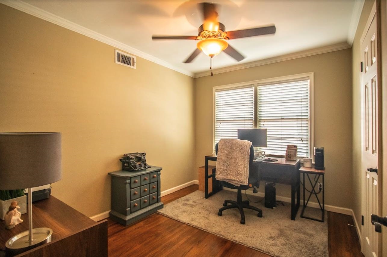 4964 Flamingo Road Memphis, TN 38117 - Photo 12 of 18 a workspace with furniture and a window