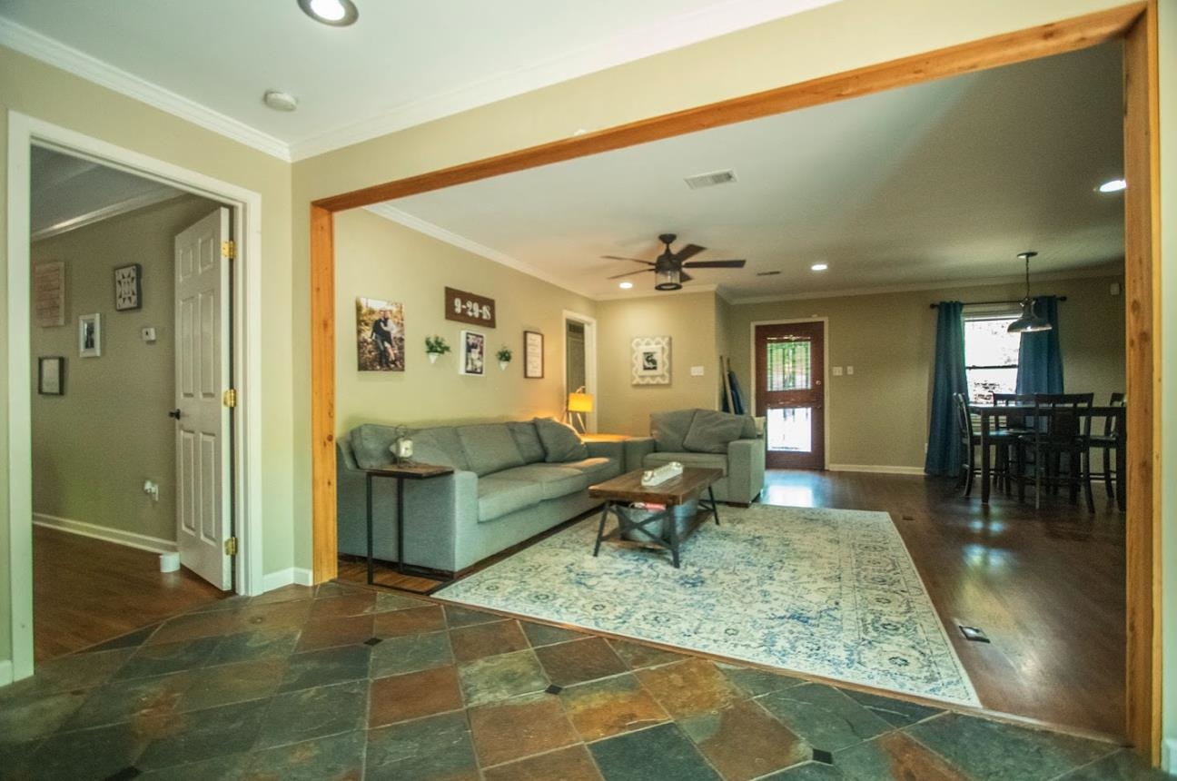 4964 Flamingo Road Memphis, TN 38117 - Photo 17 of 18 a living room with furniture and a table