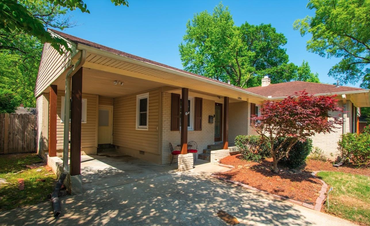 4964 Flamingo Road Memphis, TN 38117 - Photo 2 of 18 a front view of a house