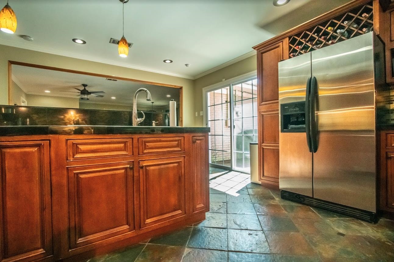 4964 Flamingo Road Memphis, TN 38117 - Photo 5 of 18 a bathroom with a glass shower door and a sink