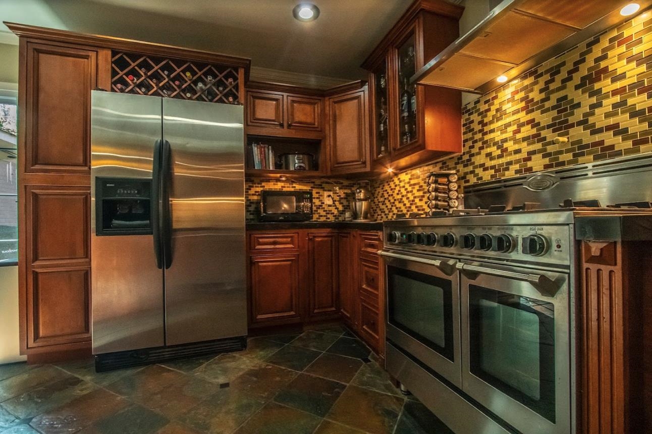 4964 Flamingo Road Memphis, TN 38117 - Photo 6 of 18 a kitchen with granite countertop a stainless steel stove and refrigerator