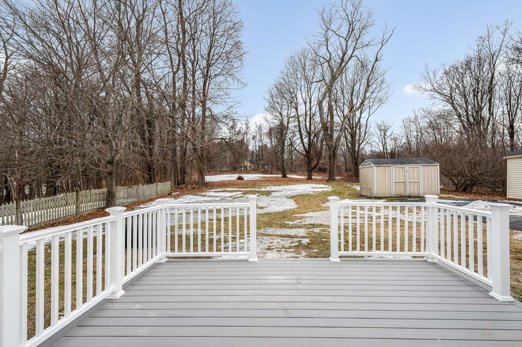 10 Bennett Street Pepperell, MA 01463 - Photo 7 of 41