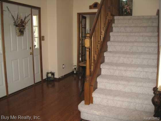 2 Story Foyer/HW floors