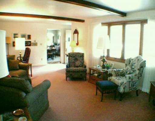 2020 Murdstone Road Upper St. Clair, PA 15241 - Photo 2 of 8 Living Room.