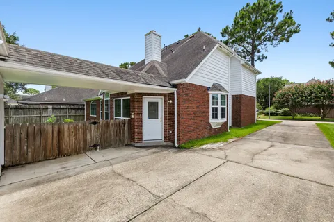 $388,000 | 14415 Autumn Cyn Trace, Houston, TX 77062
