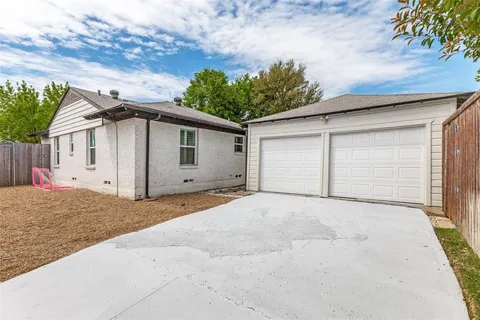 a view of a house with a garage