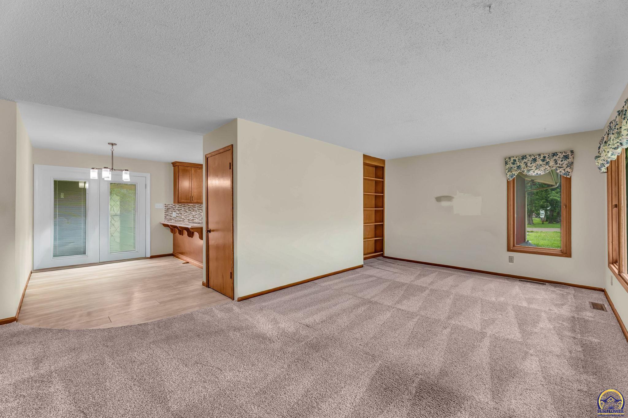 4101 Northwest Pocahontas Drive Topeka, KS 66618 - Photo 5 of 23