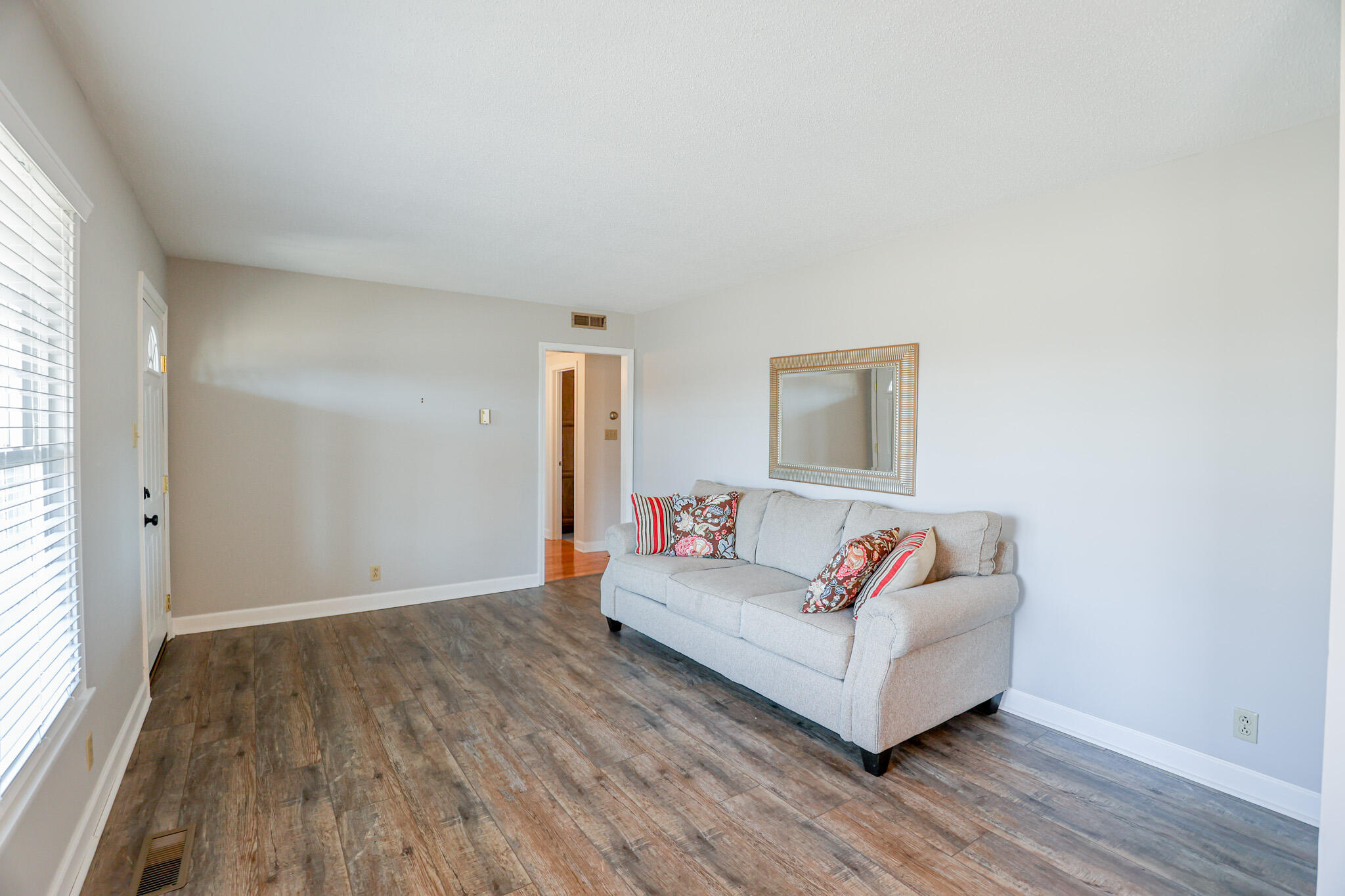 942 Crews Road Wickliffe, KY 42087 - Photo 10 of 50 10 Living Area
