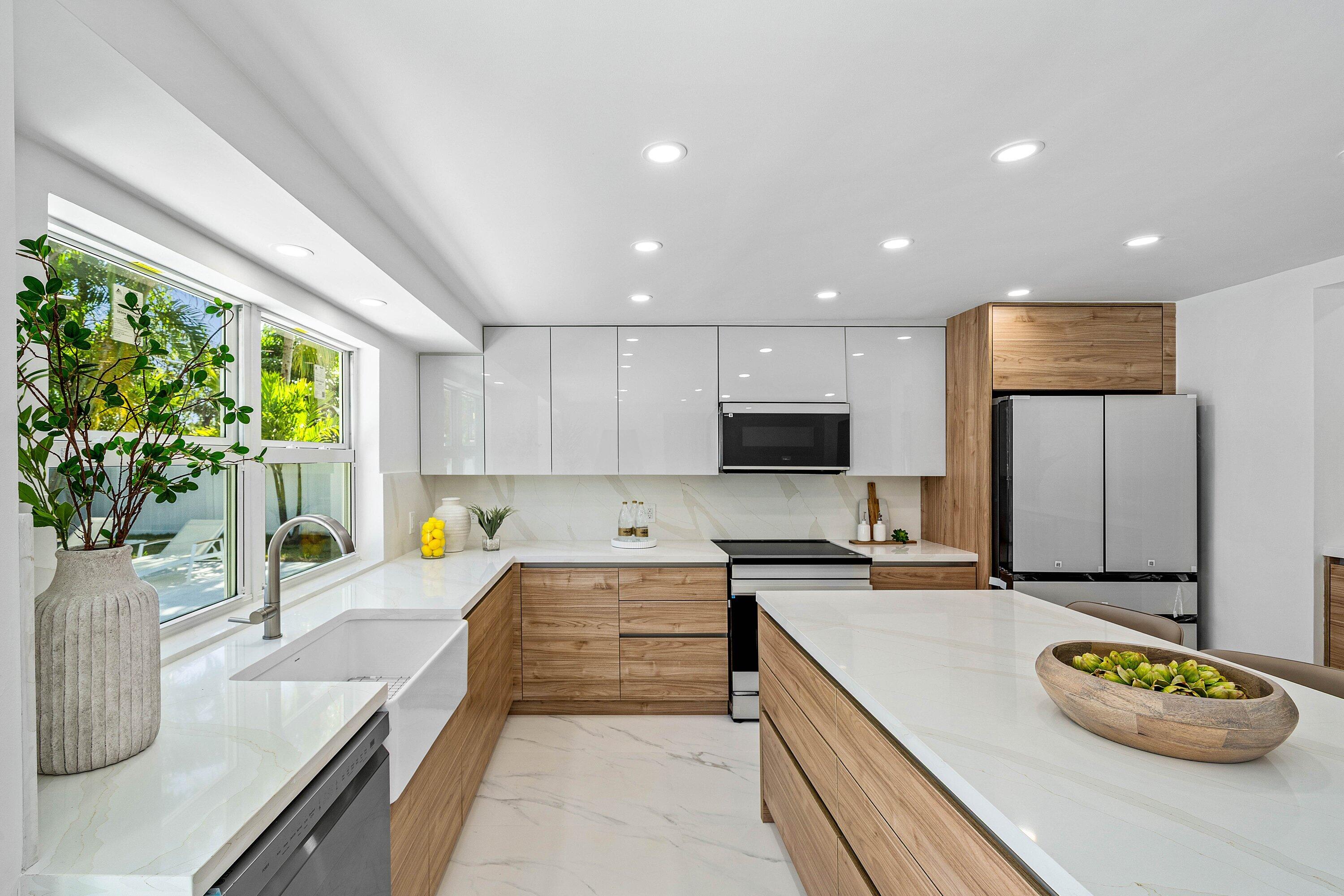 833 Southwest 5th Street Boca Raton, FL 33486 - Photo 3 of 31 016-833Southwest5thStreet-BocaRaton-FL-3