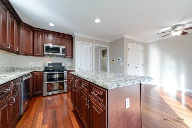 $2,900 | 18599 West Sterling Court, Grayslake, IL 60030