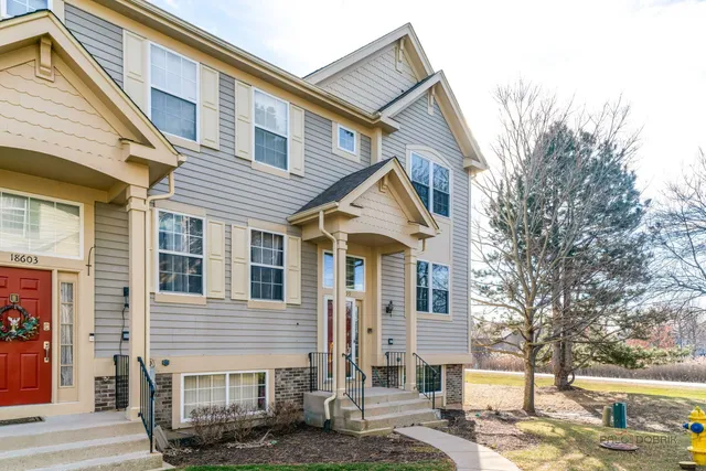 $2,900 | 18599 West Sterling Court, Grayslake, IL 60030