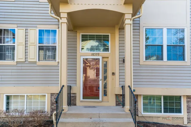 $2,900 | 18599 West Sterling Court, Grayslake, IL 60030