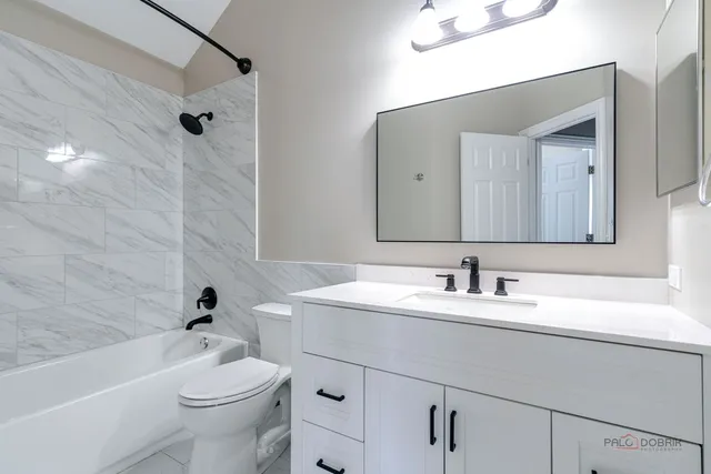 $2,900 | 18599 West Sterling Court, Grayslake, IL 60030